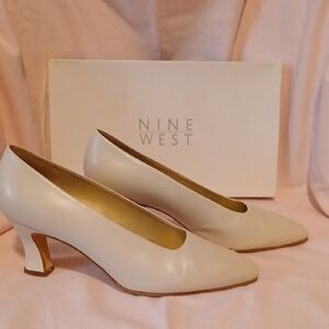Nine West Women's Genuine LEATHER Classic off white Heels